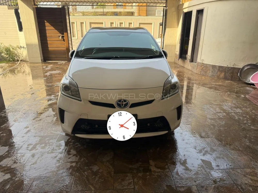 ٹویوٹا پریوس 2015 for Sale in فیصل آباد Image-1