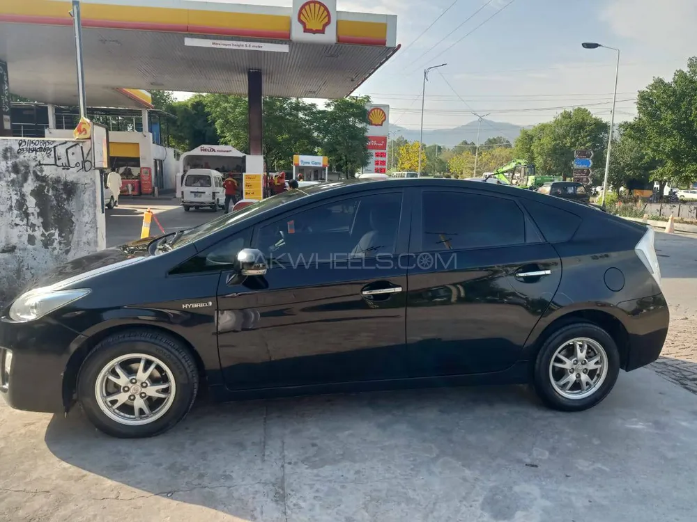 Toyota Prius 2011 for Sale in Islamabad Image-1