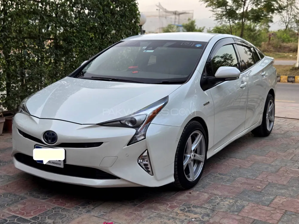 Toyota Prius 2017 for Sale in Islamabad Image-1