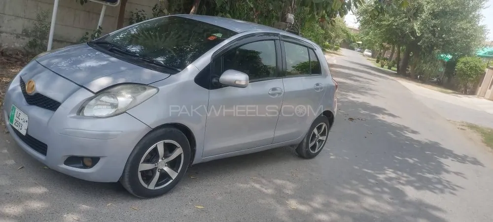 Toyota Vitz 2010 for Sale in Lahore Image-1