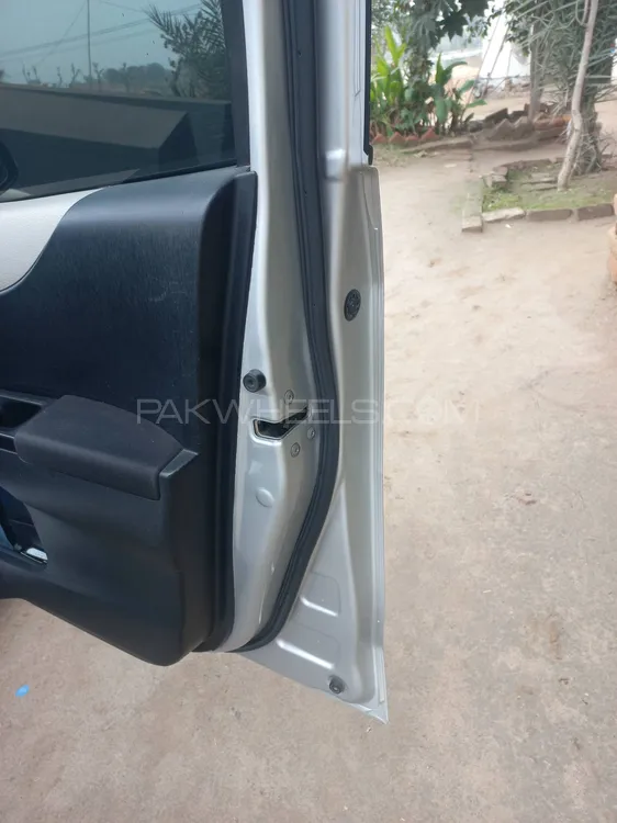 Toyota Vitz 2012 for Sale in Jampur Image-1