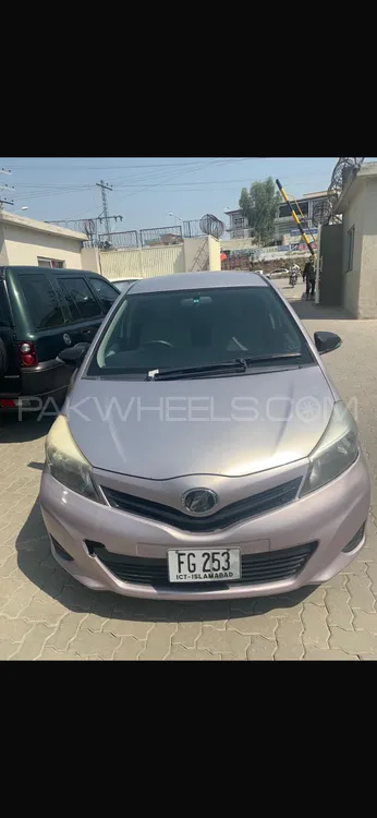 Toyota Vitz 2014 for Sale in Kharian Image-1