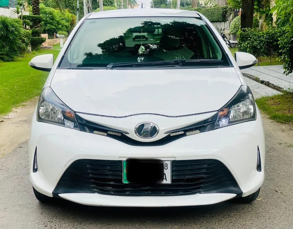 Toyota Vitz 2015 for Sale in Sialkot Image-1