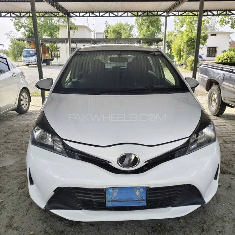 Toyota Vitz 2015 for Sale in Kamra Image-1
