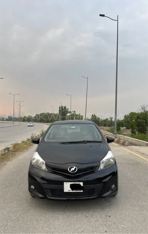 Toyota Vitz 2011 for Sale in Peshawar Image-1