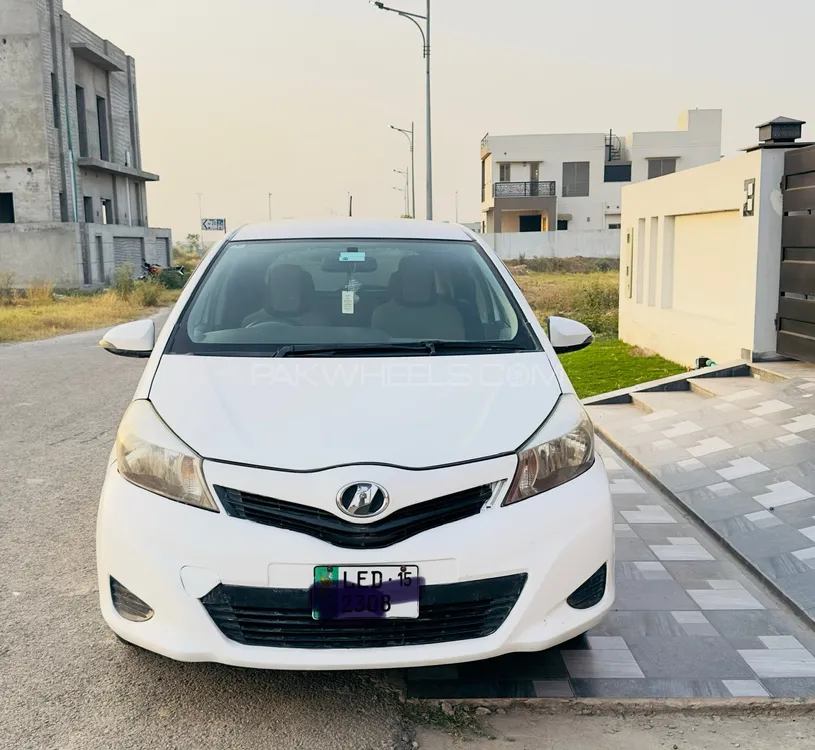 Toyota Vitz 2012 for Sale in Lahore Image-1