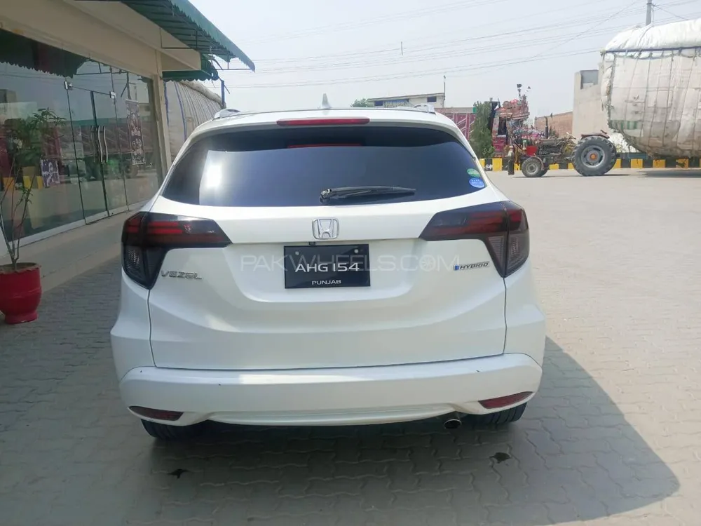 Honda Vezel 2017 for Sale in Gujrat Image-1