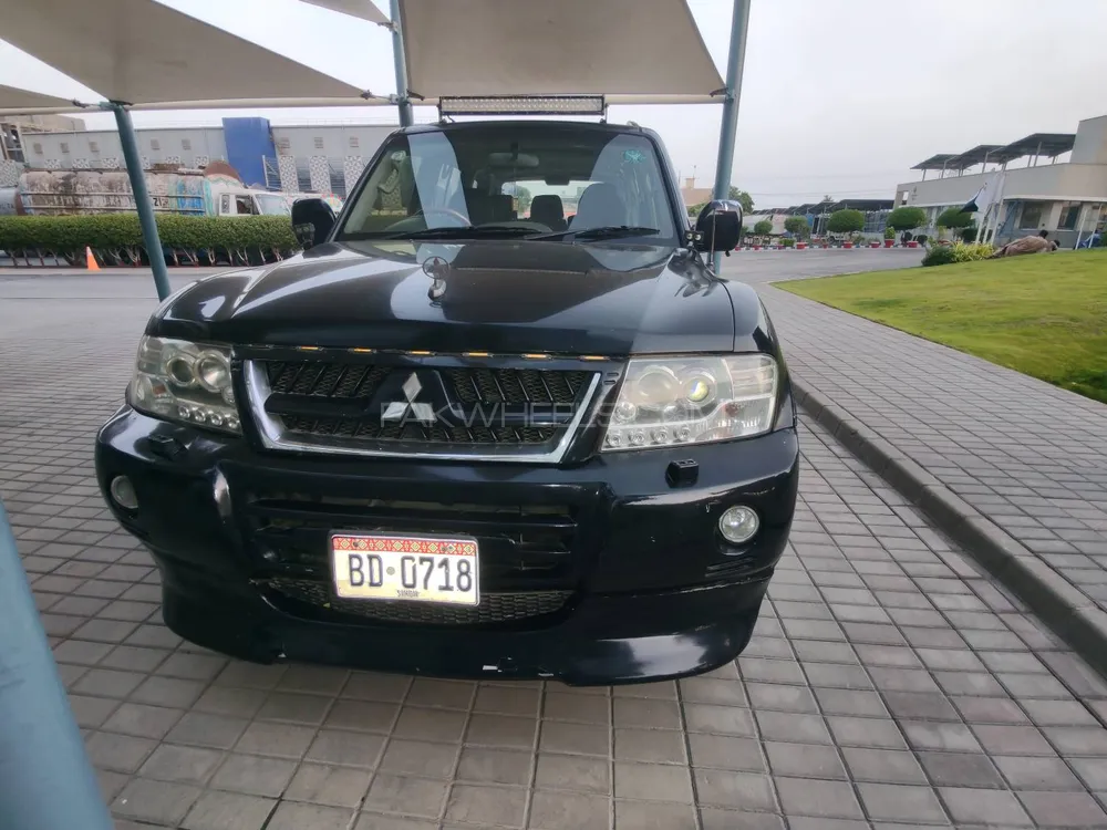 Mitsubishi Pajero 2004 for Sale in Karachi Image-1