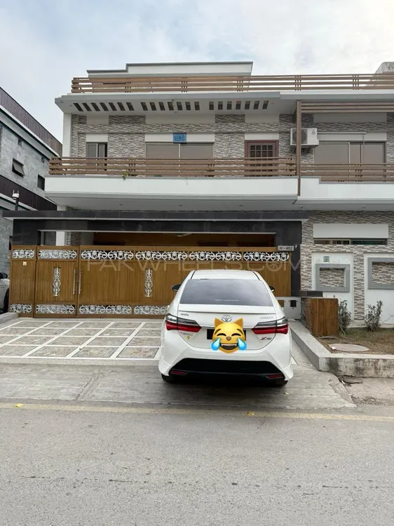 Toyota Corolla 2018 for Sale in Islamabad Image-1