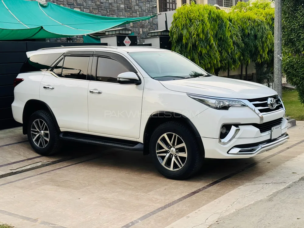 Toyota Fortuner 2017 for Sale in Lahore Image-1