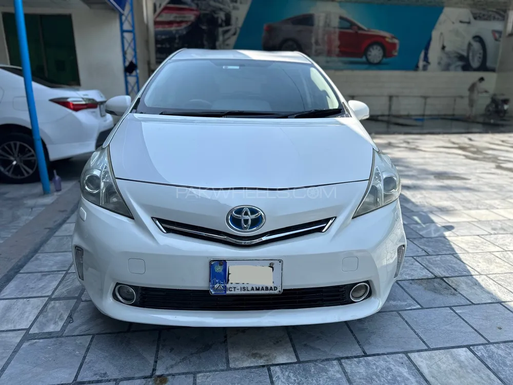 Toyota Prius Alpha 2013 for Sale in Peshawar Image-1