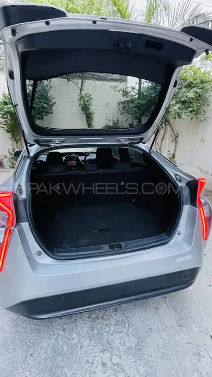 Toyota Prius 2016 for Sale in Peshawar Image-1