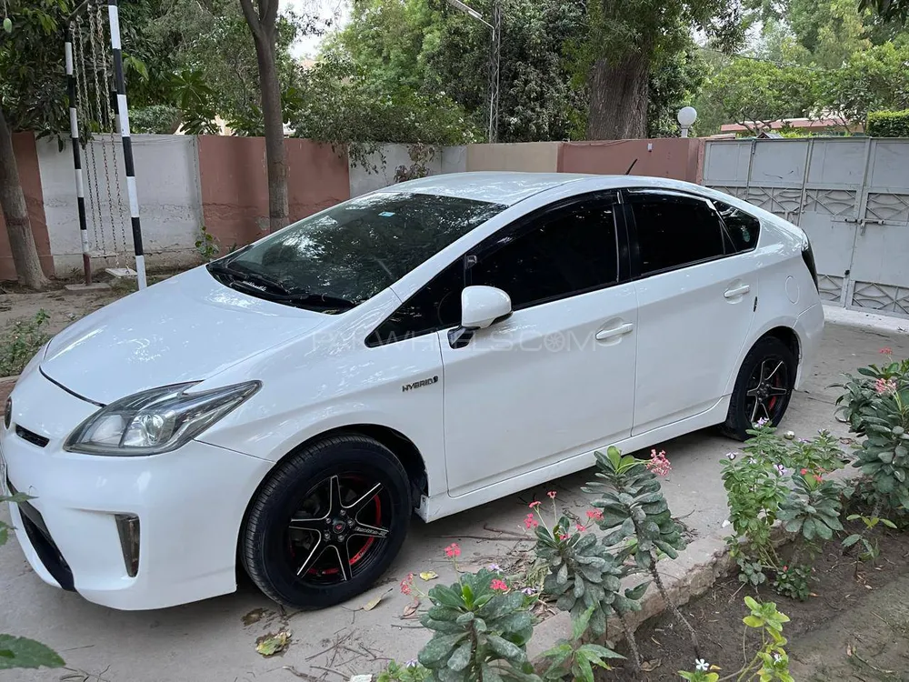 Toyota Prius 2013 for Sale in Hyderabad Image-1