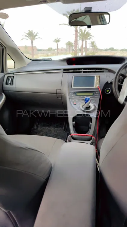 Toyota Prius 2011 for Sale in Islamabad Image-1