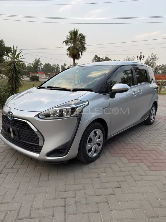 Toyota Sienta 2019 for Sale in Islamabad Image-1
