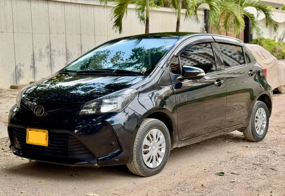 Toyota Vitz 2014 for Sale in Karachi Image-1