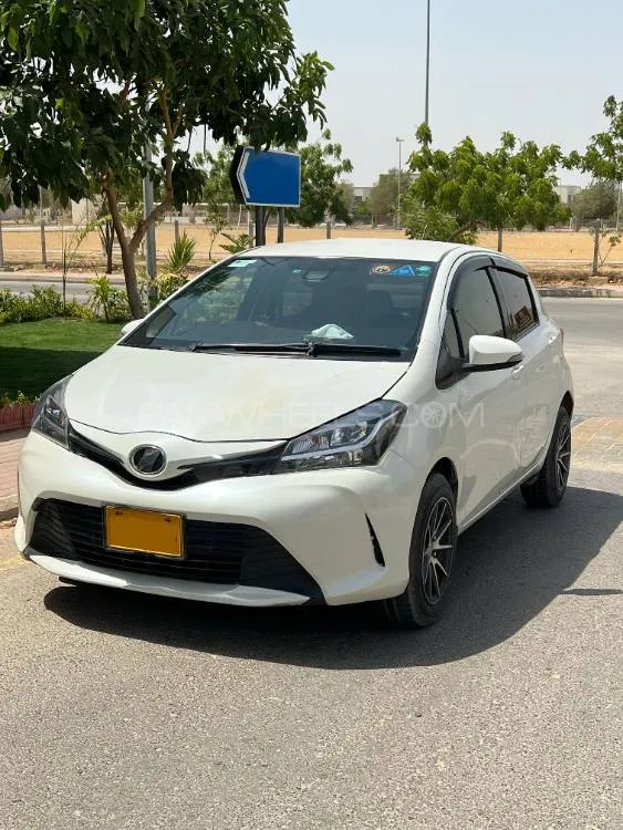 Toyota Vitz 2015 for Sale in Karachi Image-1