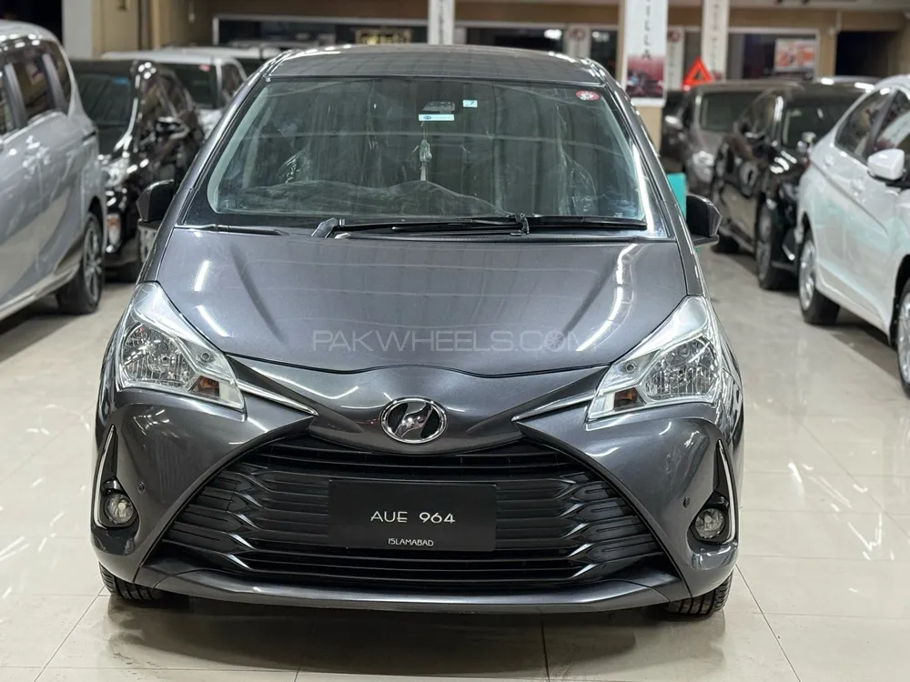 Toyota Vitz 2018 for Sale in Peshawar Image-1