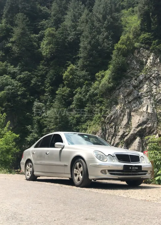 Mercedes Benz E Class 2004 for Sale in Mardan Image-1
