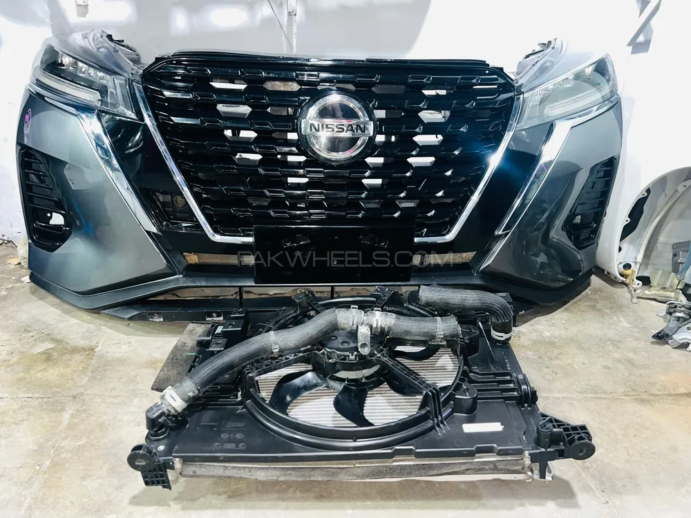 Nissan Kicks Hybrid Bumper Headlights  Image-1