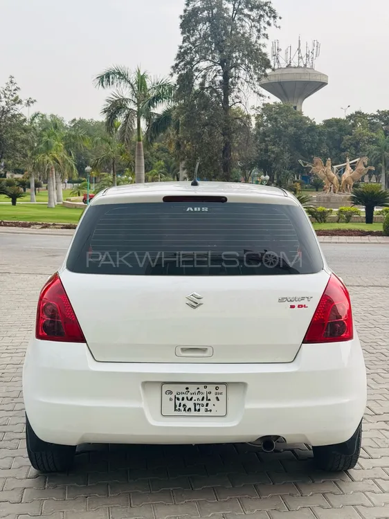 Suzuki Swift 2015 for Sale in Lahore Image-1