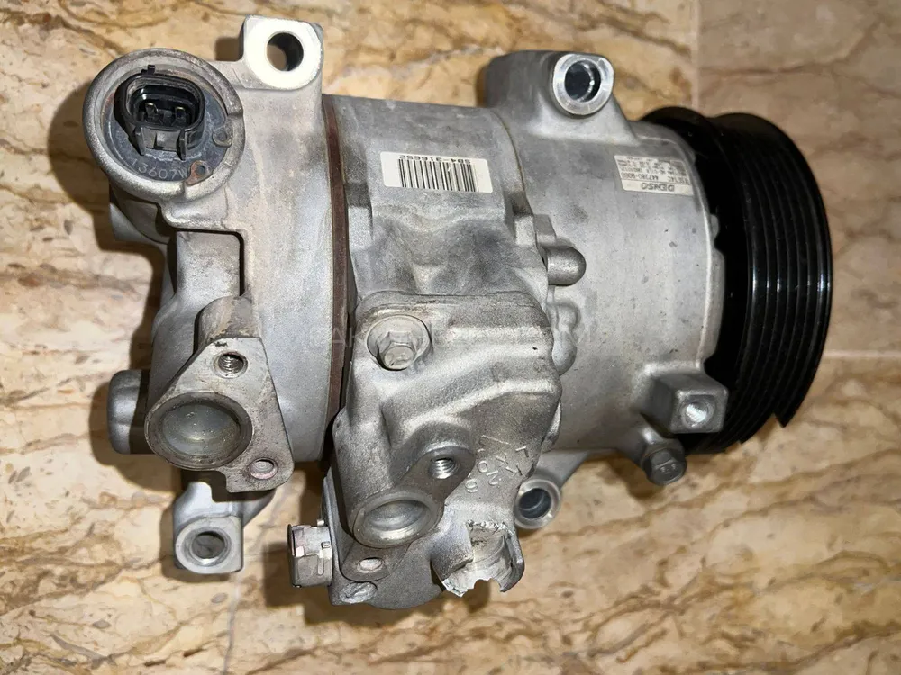 Toyota Corolla 2013 1.6cc Ac       compressor+condenser Image-1
