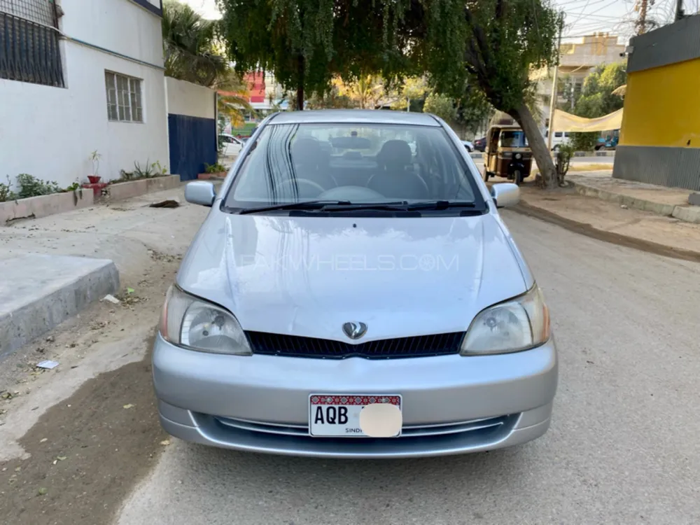 Toyota Platz 2000 for Sale in Karachi Image-1