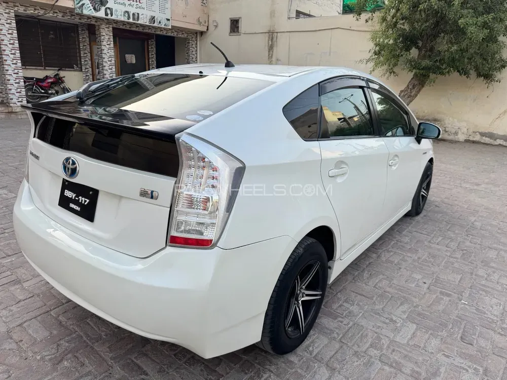 Toyota Prius 2011 for Sale in Faisalabad Image-1