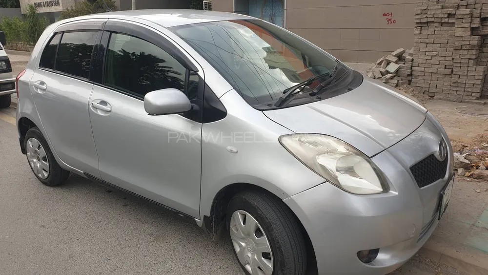 Toyota Vitz 2005 for Sale in Lahore Image-1