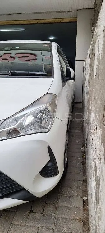 Toyota Vitz 2017 for Sale in Lahore Image-1