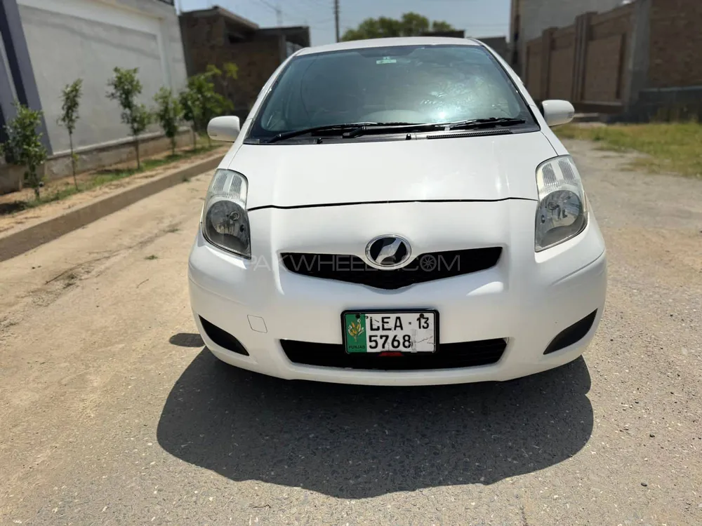 Toyota Vitz 2009 for Sale in Mardan Image-1