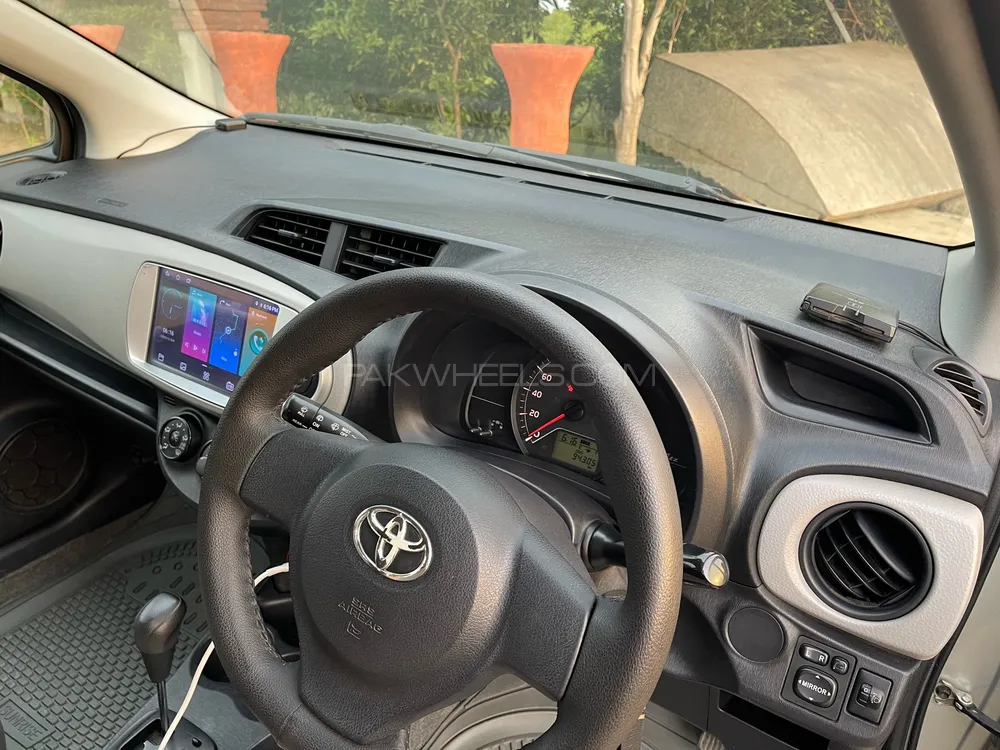 Toyota Vitz 2012 for Sale in Shakargarh Image-1