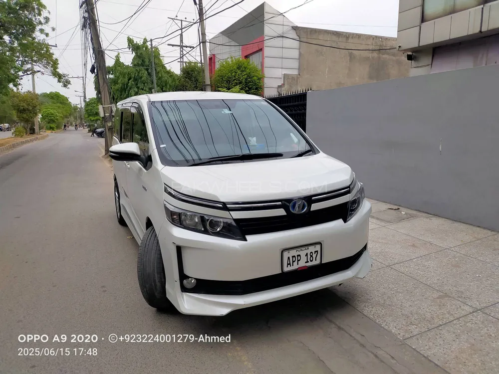 Toyota Voxy 2023 for Sale in Lahore Image-1