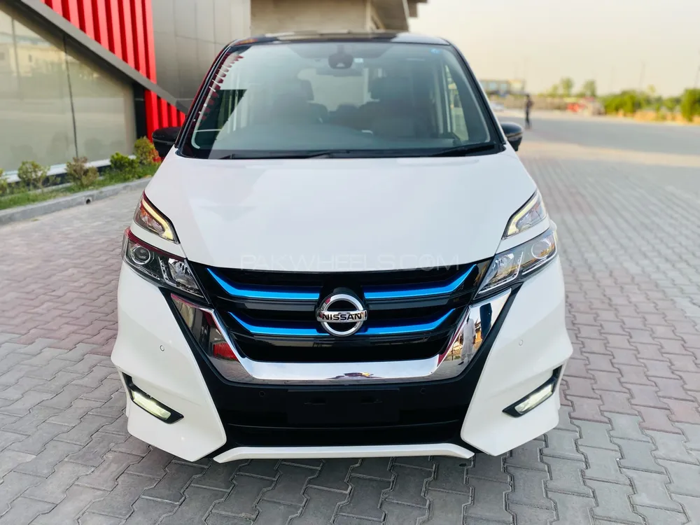 Nissan Serena 2018 for Sale in Peshawar Image-1