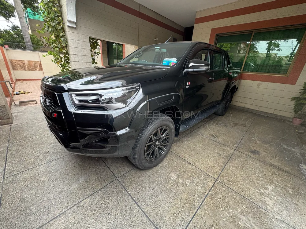 Toyota Hilux 2025 for Sale in Lahore Image-1