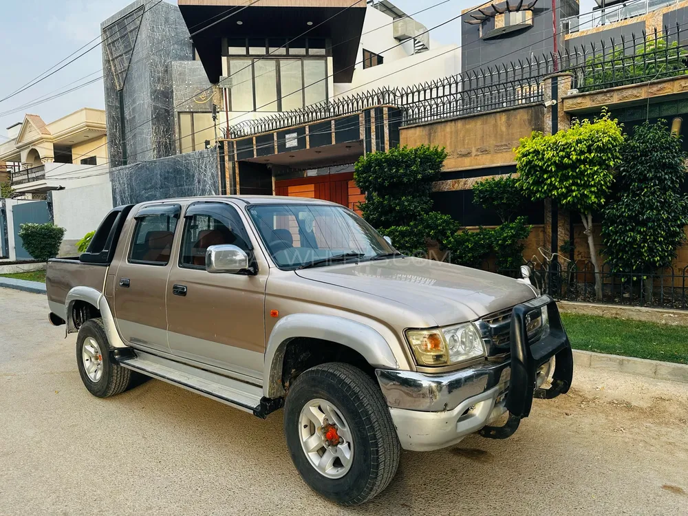 Toyota Hilux 2003 for Sale in Karachi Image-1