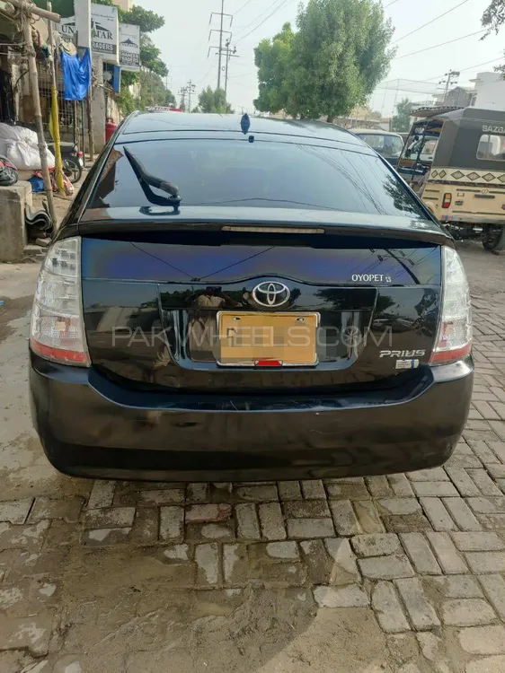 Toyota Prius 2011 for Sale in Karachi Image-1