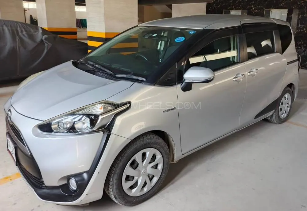 Toyota Sienta 2018 for Sale in Karachi Image-1
