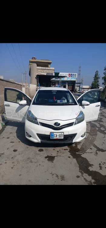 Toyota Vitz 2013 for Sale in Nowshera cantt Image-1
