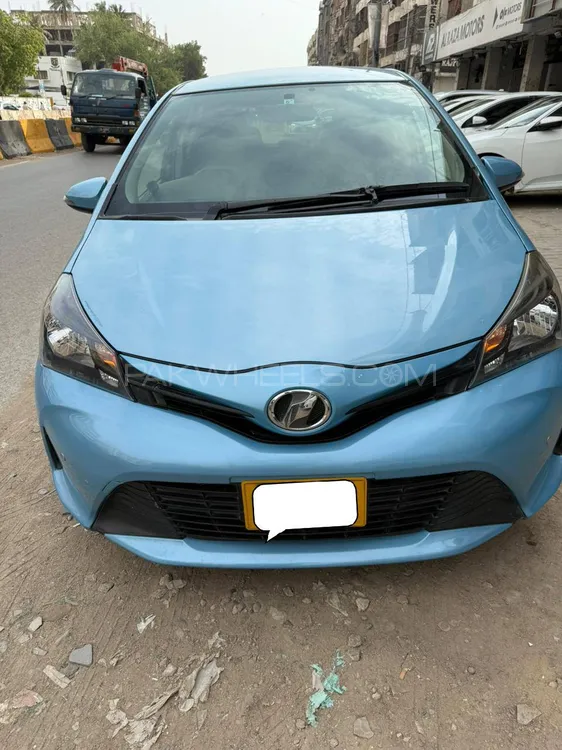 Toyota Vitz 2015 for Sale in Karachi Image-1