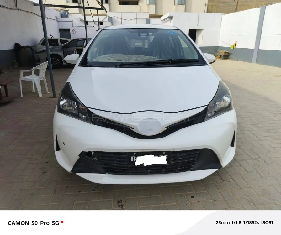 Toyota Vitz 2015 for Sale in Karachi Image-1