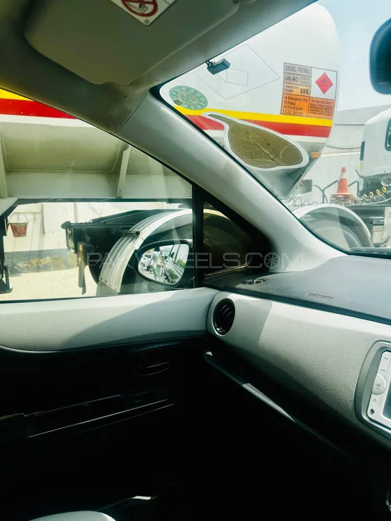 Toyota Vitz 2019 for Sale in Mian Wali Image-1