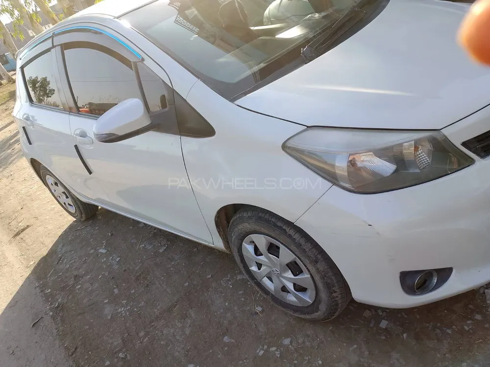 Toyota Vitz 2012 for Sale in Attock Image-1