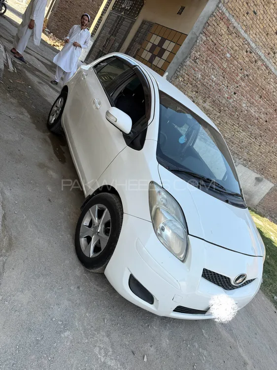 Toyota Vitz 2010 for Sale in Peshawar Image-1