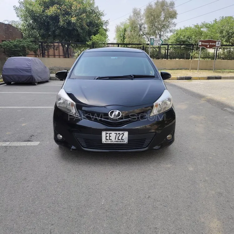 Toyota Vitz 2012 for Sale in Islamabad Image-1