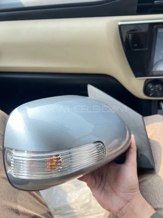 Toyota Corolla 2009-2014 model Right side original side mirror  Image-1
