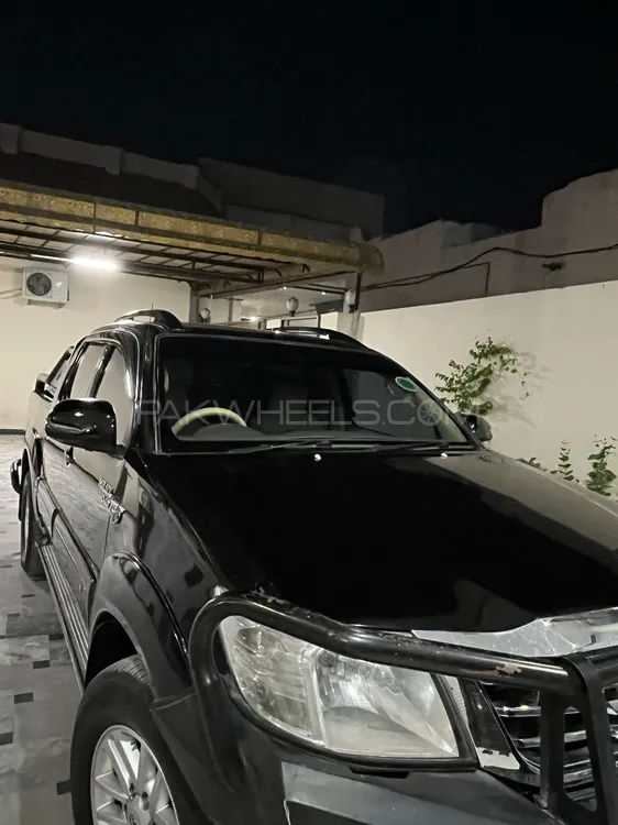 Toyota Hilux 2005 for Sale in Islamabad Image-1