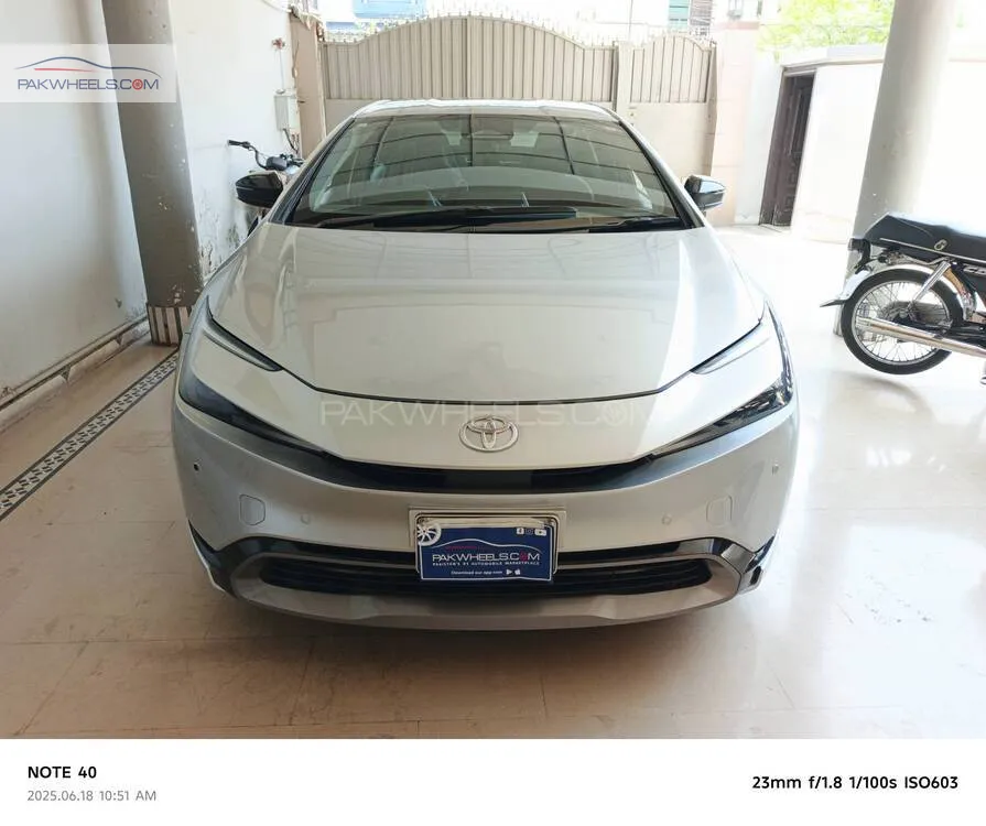 Toyota Prius 2023 for Sale in Faisalabad Image-1