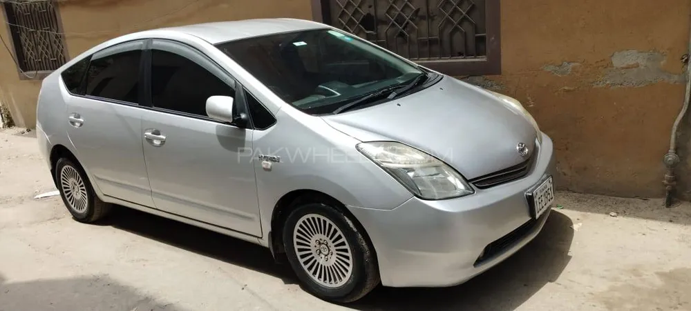 Toyota Prius 2011 for Sale in Lahore Image-1
