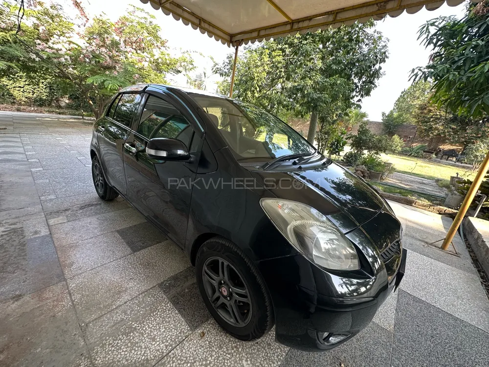 Toyota Vitz 2010 for Sale in Islamabad Image-1
